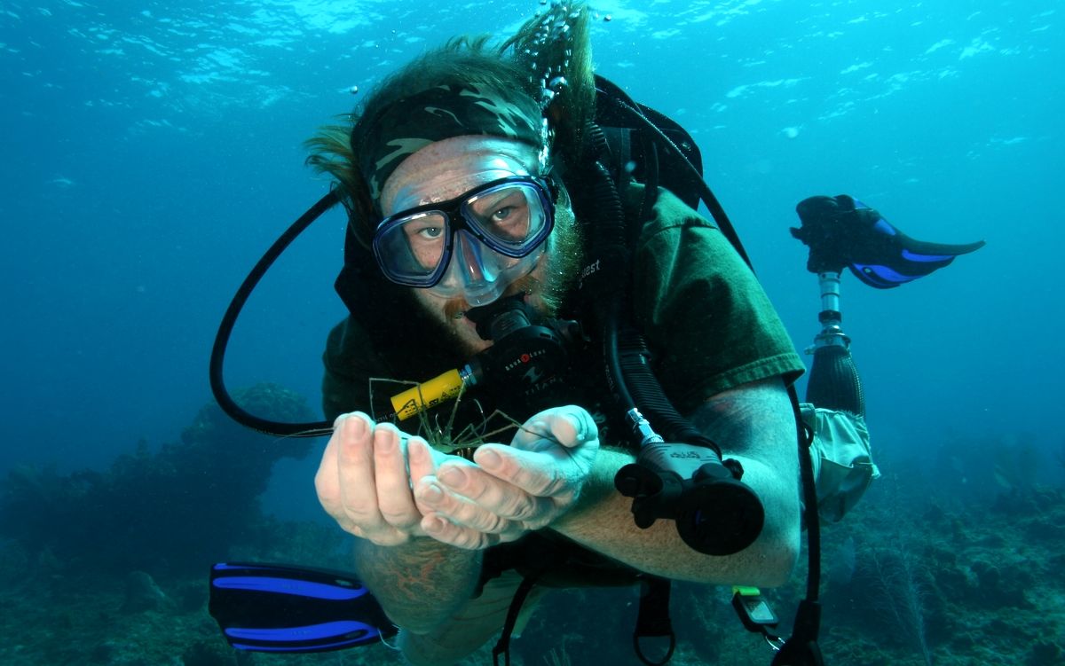 Dive pirates Alex with Arrowhead Crab master diver