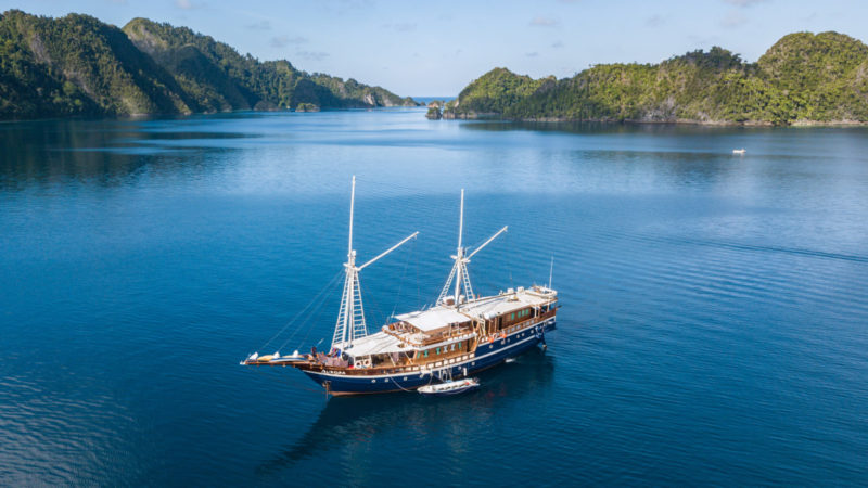 aurora liveaboard