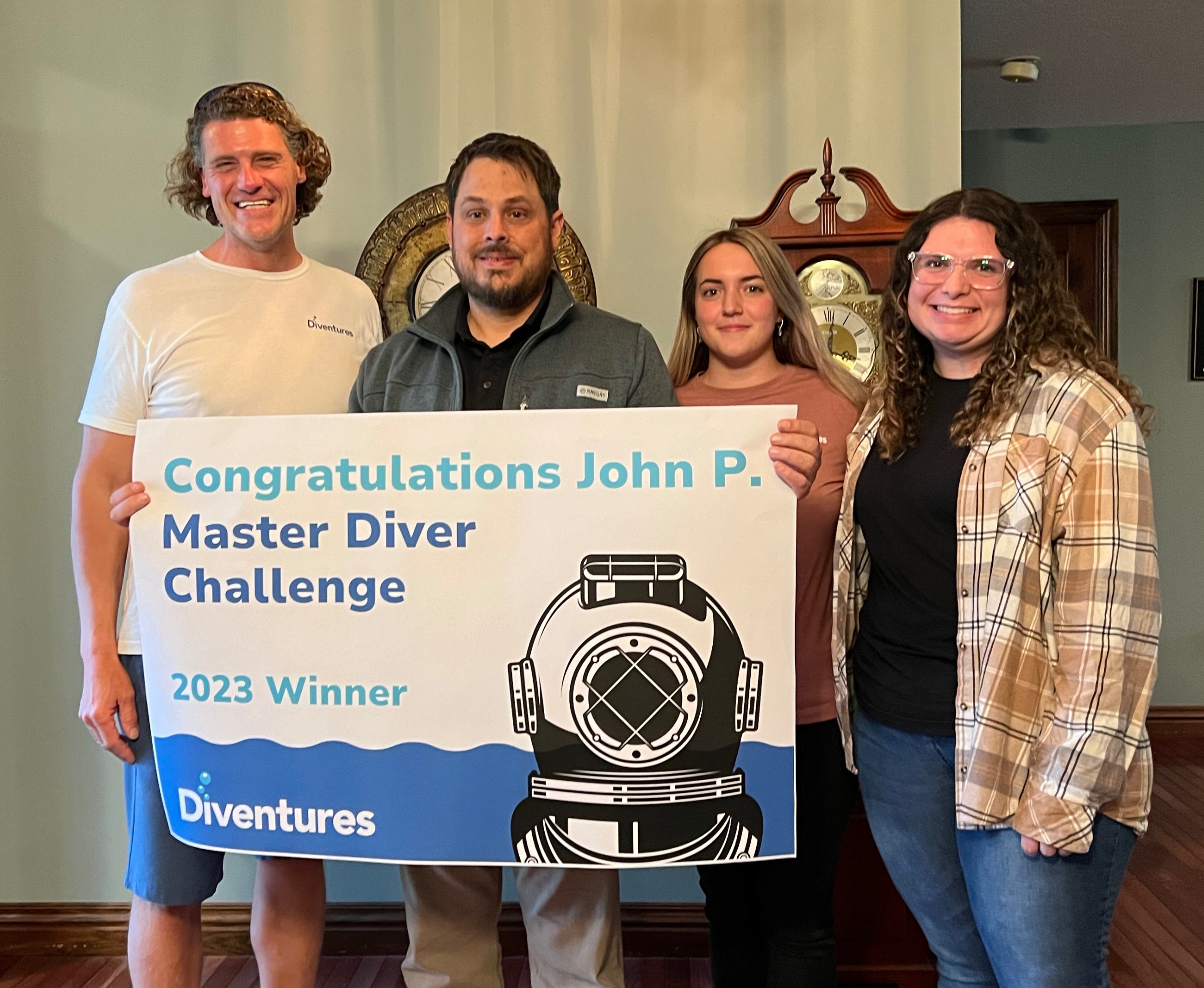 Master Diver Challenge winner 2023 John P. with Diventures staff Master Diver Challenge winner 2023 John P. with Diventures staff