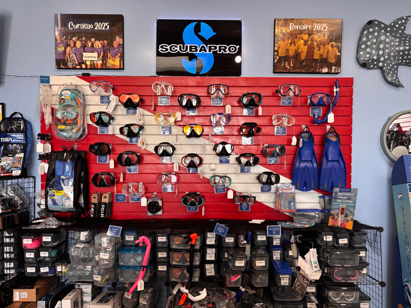 Diventures in Kansas City Masks, Snorkels and Fin Display